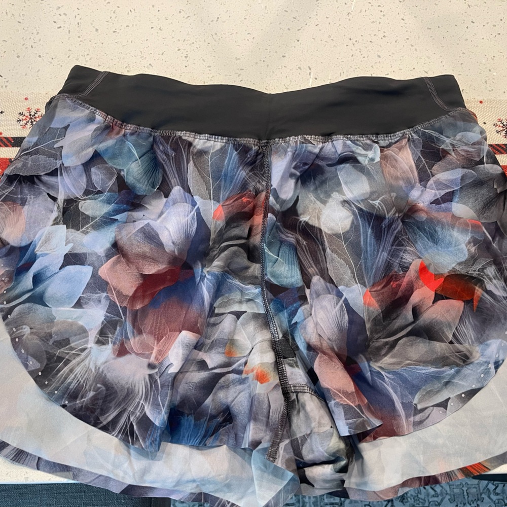 Lululemon shorts size 8 never worn.